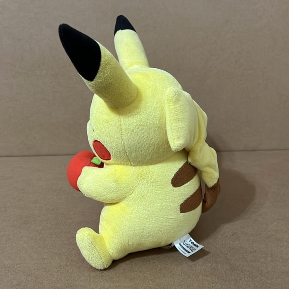 Pokémon Pikachu Plush - Picture 2 of 5